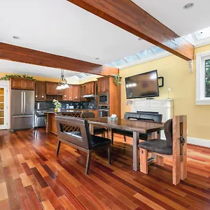  Gasthof Charming Retreat On Cypress Street, Your Away From Kanada